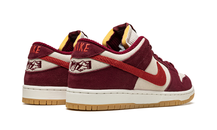 NIKE SB DUNK LOW X SKATE LIKE A GIRL RED WHITE — Stock 