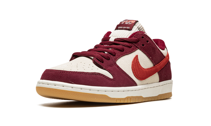 NIKE SB DUNK LOW X SKATE LIKE A GIRL RED WHITE — Stock 