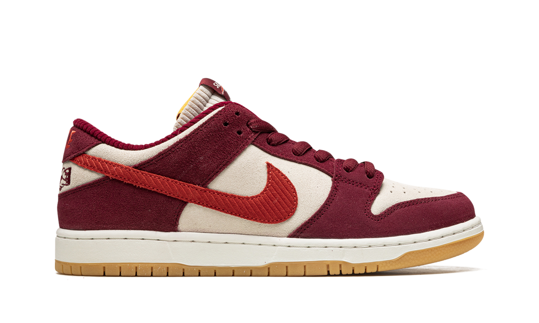 NIKE SB DUNK LOW X SKATE LIKE A GIRL RED WHITE — Stock 