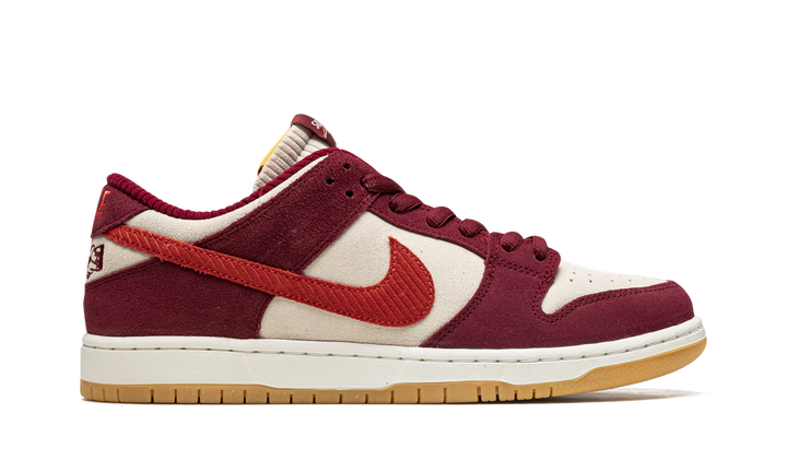 NIKE SB DUNK LOW X SKATE LIKE A GIRL RED WHITE — Stock 