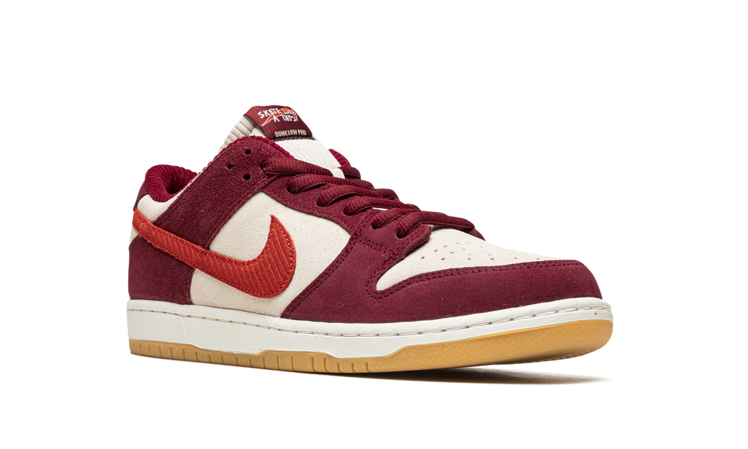 NIKE SB DUNK LOW X SKATE LIKE A GIRL RED WHITE — Stock 