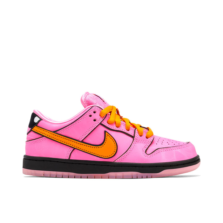 NIKE SB DUNK LOW X THE POWERPUFF GIRLS BLOSSOM — Stock 