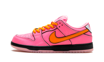 NIKE SB DUNK LOW X THE POWERPUFF GIRLS BLOSSOM — Stock