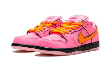 NIKE SB DUNK LOW X THE POWERPUFF GIRLS BLOSSOM — Stock