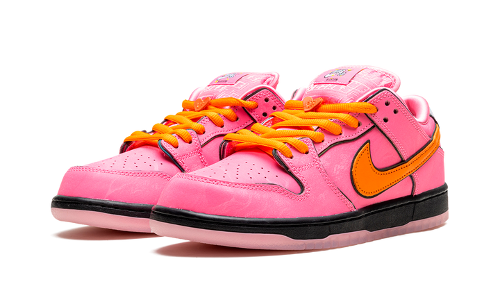 NIKE SB DUNK LOW X THE POWERPUFF GIRLS BLOSSOM — Stock 