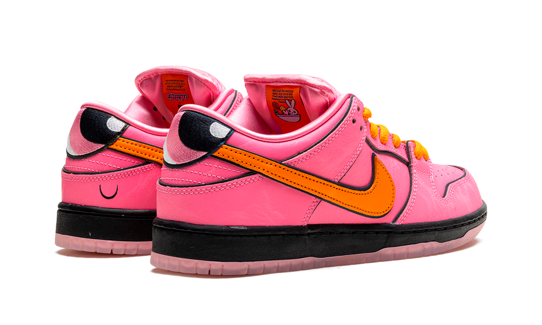 NIKE SB DUNK LOW X THE POWERPUFF GIRLS BLOSSOM — Stock 