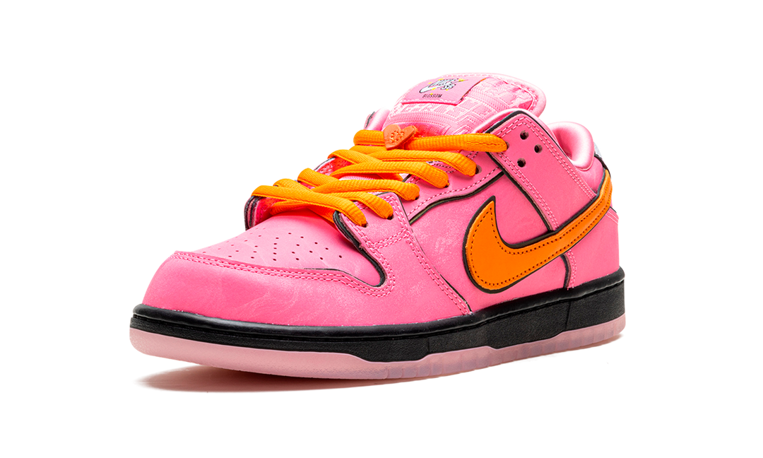 NIKE SB DUNK LOW X THE POWERPUFF GIRLS BLOSSOM — Stock 