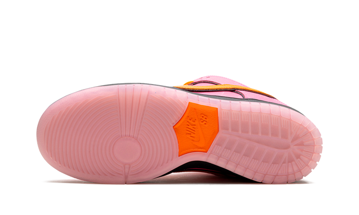 NIKE SB DUNK LOW X THE POWERPUFF GIRLS BLOSSOM — Stock 