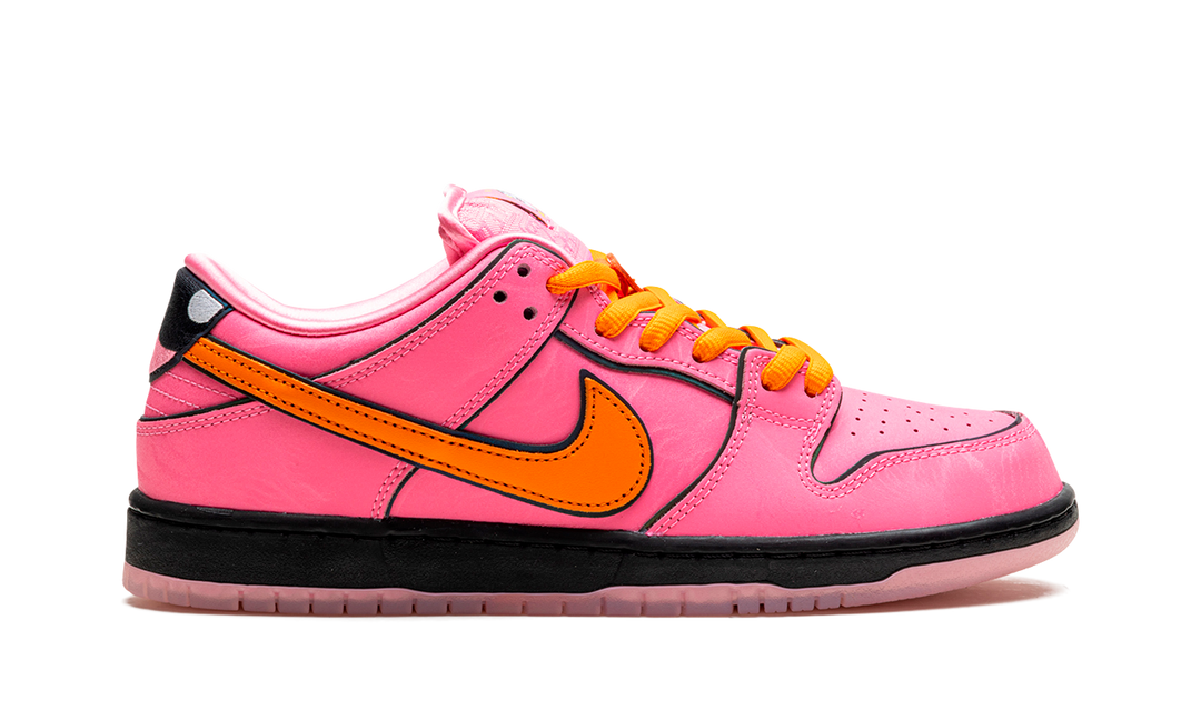 NIKE SB DUNK LOW X THE POWERPUFF GIRLS BLOSSOM — Stock 