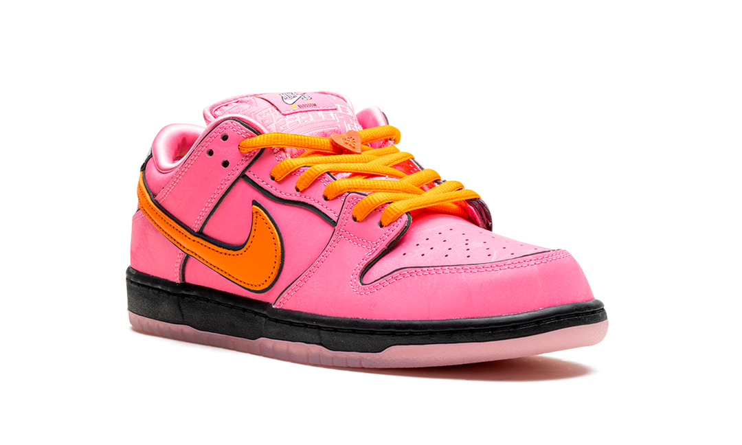 NIKE SB DUNK LOW X THE POWERPUFF GIRLS BLOSSOM — Stock 