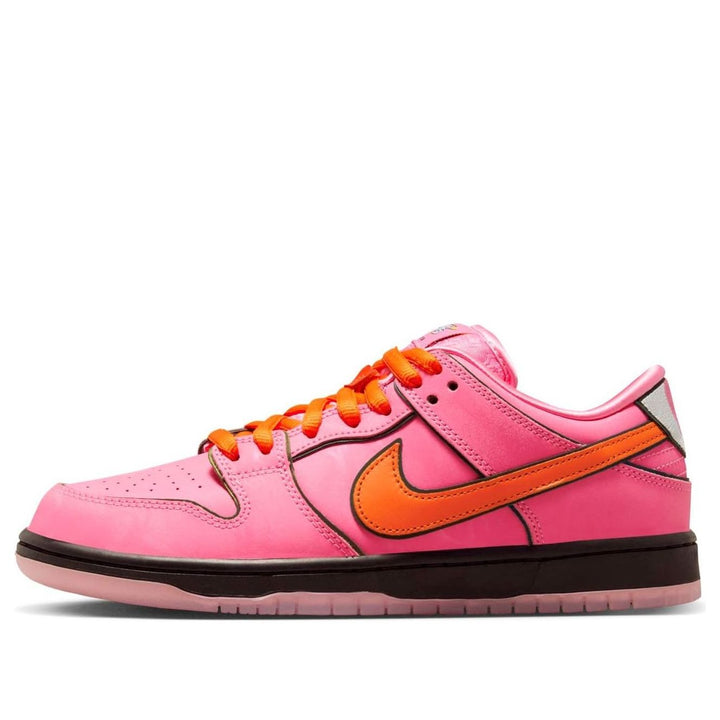 NIKE SB DUNK LOW X THE POWERPUFF GIRLS BLOSSOM — Stock 