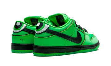 NIKE SB DUNK LOW X THE POWERPUFF GIRLS BUTTERCUP — Stock
