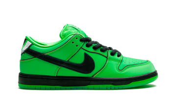 NIKE SB DUNK LOW X THE POWERPUFF GIRLS BUTTERCUP — Stock