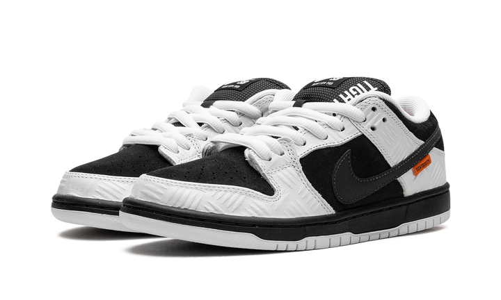 NIKE SB DUNK LOW X TIGHTBOOTH WHITE BLACK