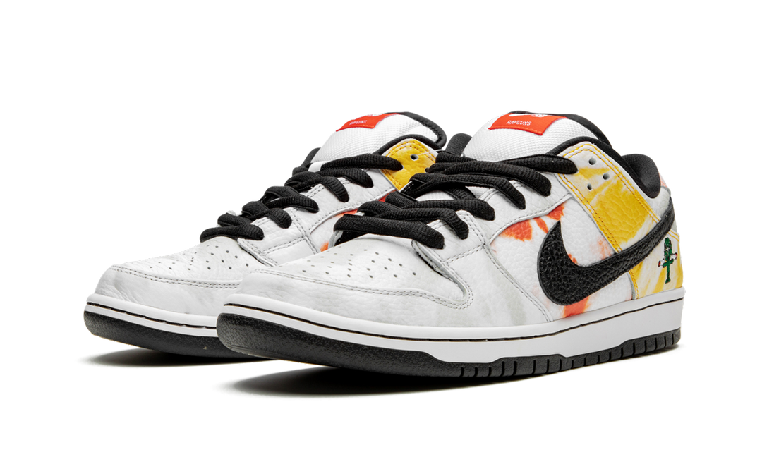 NIKE SB DUNK RAYGUN WHITE TIE-DYE