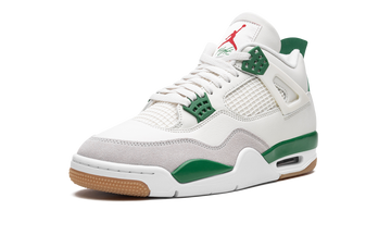 AIR JORDAN 4 RETRO X NIKE SB 'PINE GREEN' — Stock