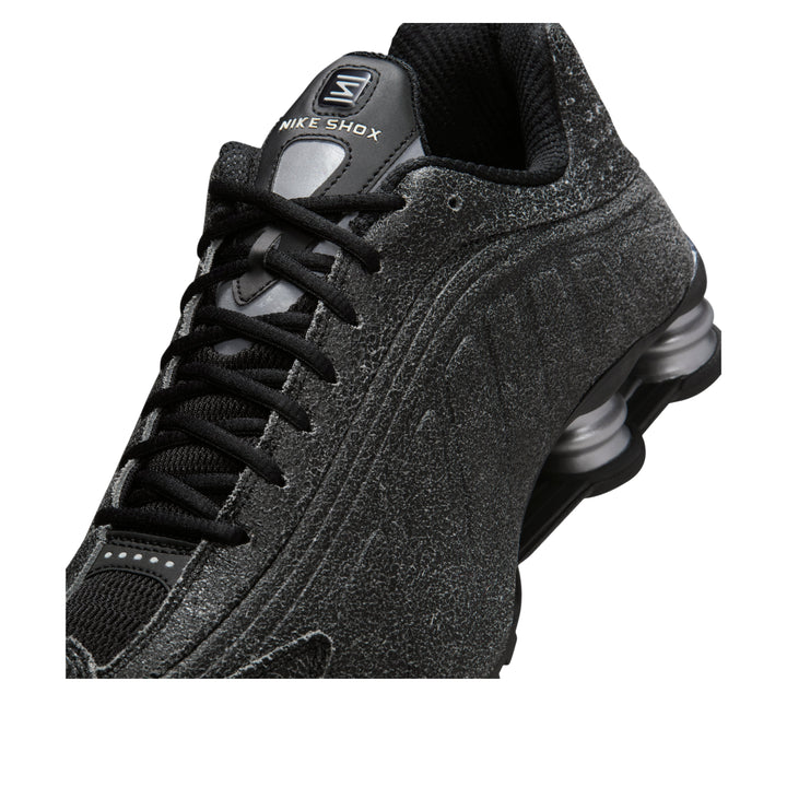 NIKE SHOX R4 BLACK DISTRESSED LEATHER