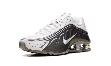 NIKE SHOX R4 WHITE IRIDESCENT WOMENS — Stock