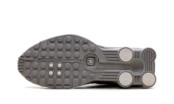 NIKE SHOX R4 WHITE IRIDESCENT WOMENS — Stock