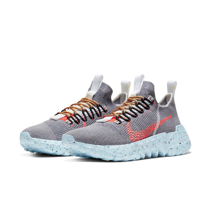 NIKE SPACE HIPPIE 01 VAST GREY HYPER CRIMSON