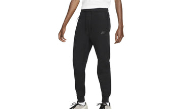 NIKE SPORTSWEAR TECH FLEECE JOGGERS BLACK/BLACK — Stock
