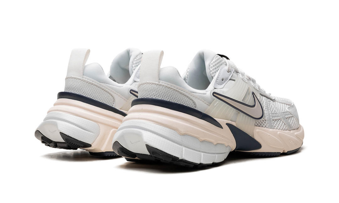 NIKE V2K RUN PLATINUM TINT (WOMEN&