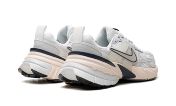 NIKE V2K RUN PLATINUM TINT (WOMEN'S) — Stock