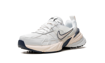 NIKE V2K RUN PLATINUM TINT (WOMEN'S) — Stock
