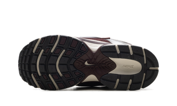 NIKE V5 RNR BURGUNDY CRUSH COLLEGE GREY (WOMEN'S) — Stock