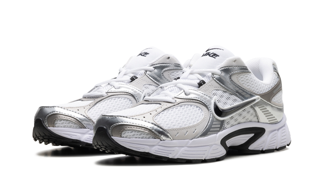 NIKE V5 RNR WHITE VAST GREY COLLEGE GREY BLACK