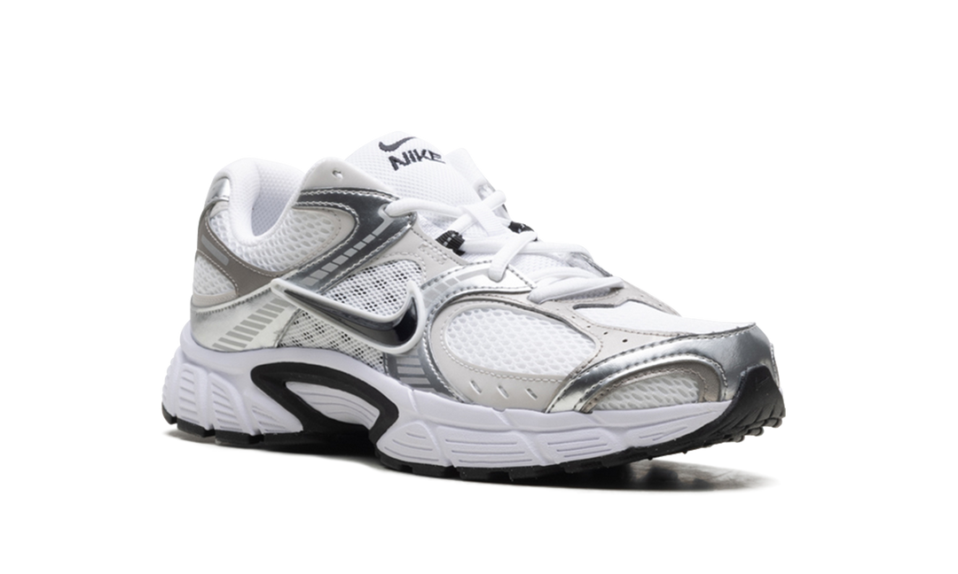 NIKE V5 RNR WHITE VAST GREY COLLEGE GREY BLACK