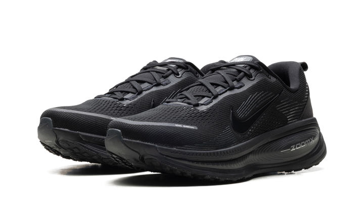 NIKE VOMERO 18 BLACK DARK SMOKE GREY LIGHT SMOKE GREY