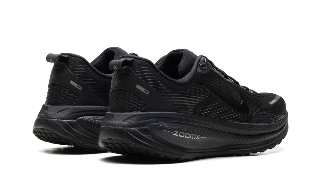 NIKE VOMERO 18 BLACK DARK SMOKE GREY LIGHT SMOKE GREY