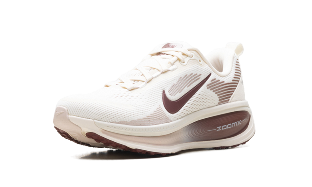 NIKE VOMERO 18 PALE IVORY RED SEPIA SILT RED DARK TEAM RED (WOMEN&
