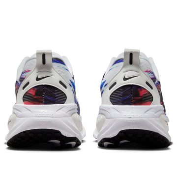NIKE VOMERO 18 SE LIGHT TRAILS — Stock
