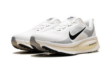 NIKE VOMERO 18 SUMMIT WHITE COCONUT MILK — Stock