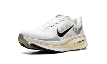 NIKE VOMERO 18 SUMMIT WHITE COCONUT MILK — Stock