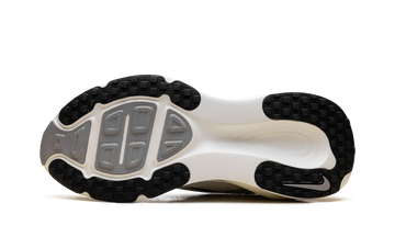 NIKE VOMERO 18 SUMMIT WHITE COCONUT MILK — Stock