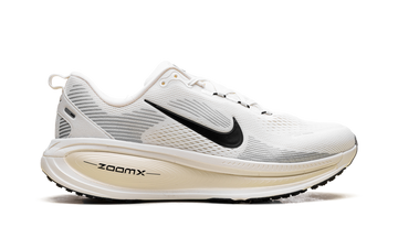 NIKE VOMERO 18 SUMMIT WHITE COCONUT MILK — Stock