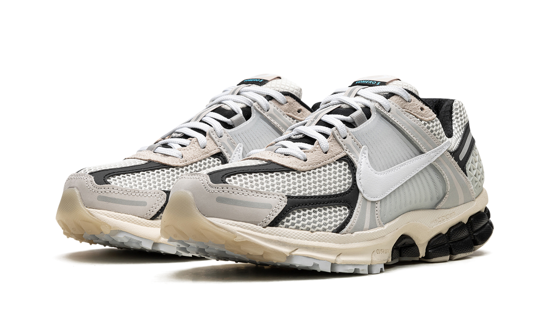 NIKE VOMERO 5 LIGHT BONE BLACK