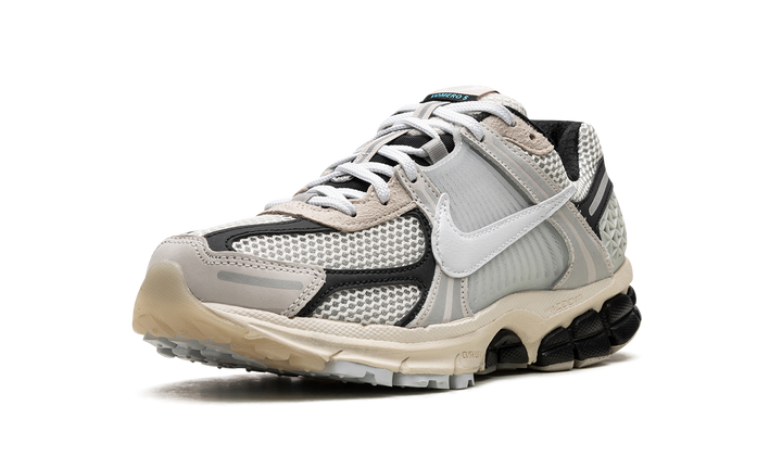 NIKE VOMERO 5 LIGHT BONE BLACK