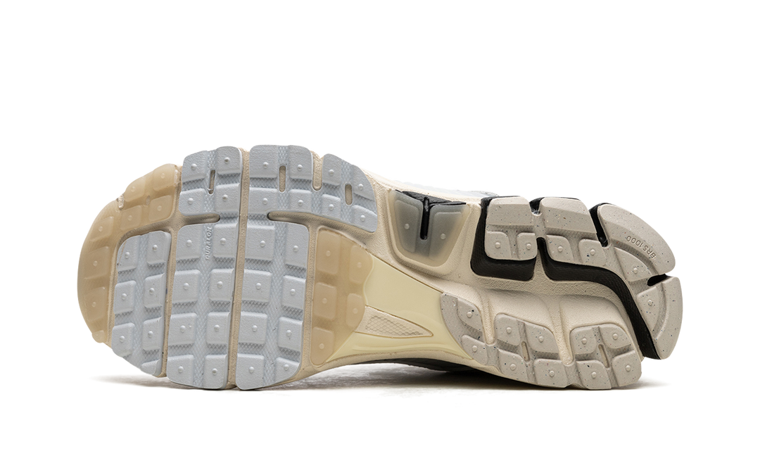 NIKE VOMERO 5 LIGHT BONE BLACK