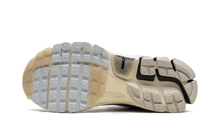 NIKE VOMERO 5 LIGHT BONE BLACK