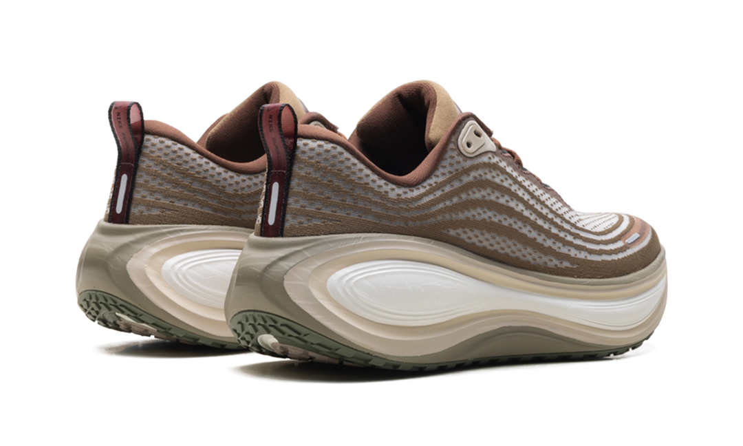 NIKE VOMERO PLUS CALDERA BROWN DARK FIELD BROWN