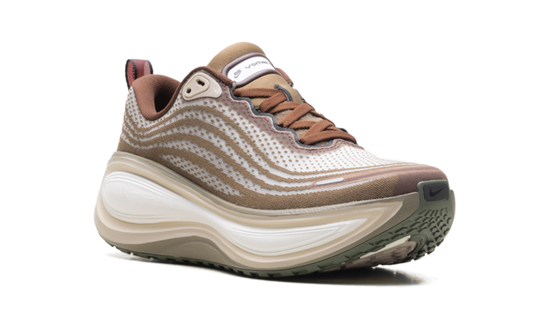 NIKE VOMERO PLUS CALDERA BROWN DARK FIELD BROWN