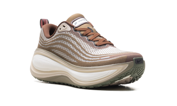NIKE VOMERO PLUS CALDERA BROWN DARK FIELD BROWN — Stock