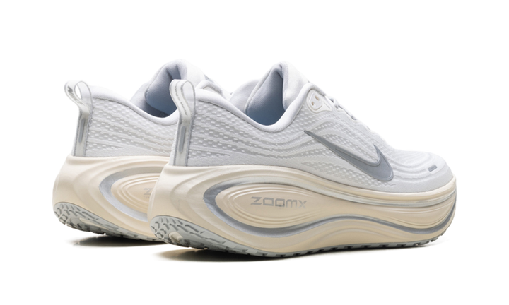 NIKE VOMERO PLUS RUNNING IS MENTAL
