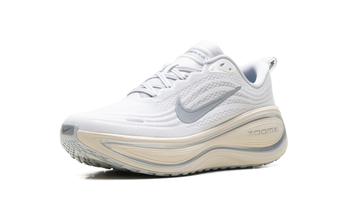 NIKE VOMERO PLUS RUNNING IS MENTAL