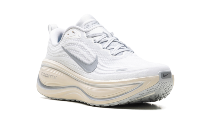 NIKE VOMERO PLUS RUNNING IS MENTAL