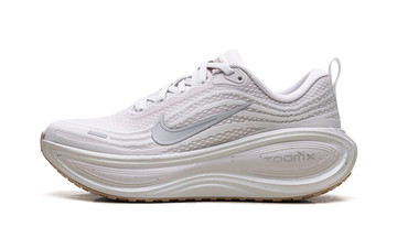 NIKE VOMERO PLUS SPECKLE VAST GREY WOLF GREY — Stock
